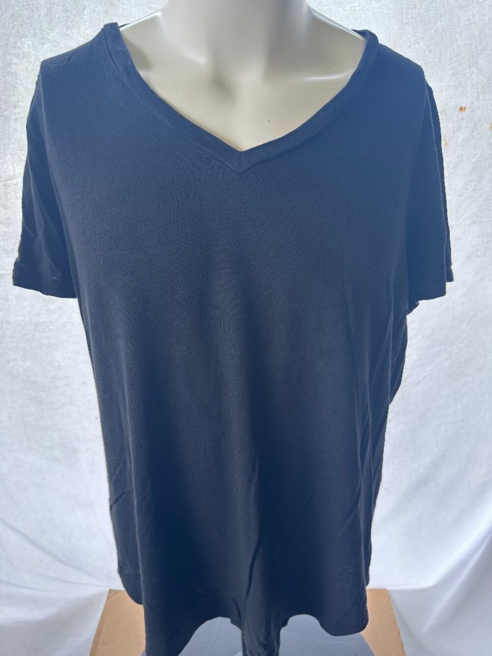 Jessica Simpson Women's V Neck Shirt Size 2XL XXL Polyester